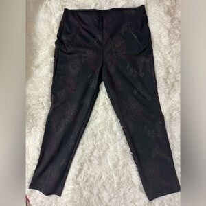 Chico's Fabulously Slimming Ankle Capri Jacquard Black Pants Size 1.5 10 Elastic